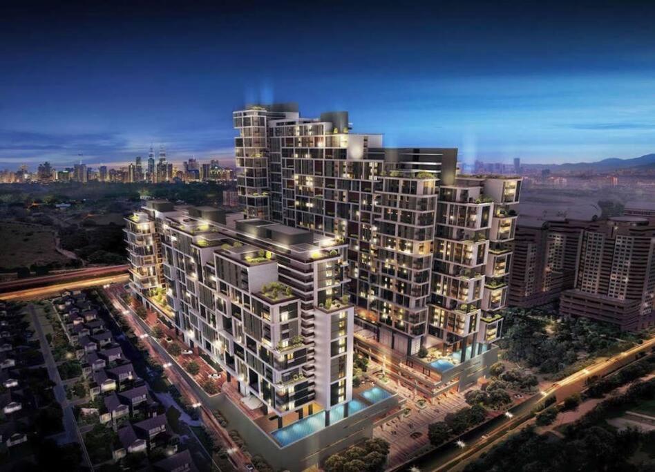 New Arcoris Mont Kiara Huge Balcony For 8 Pax 2 Bedroom -garden- Apartemen *