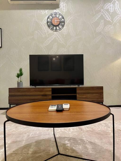 New Arcoris Mont Kiara Huge Balcony For 8 Pax 2 Bedroom -garden- Kuala Lumpur