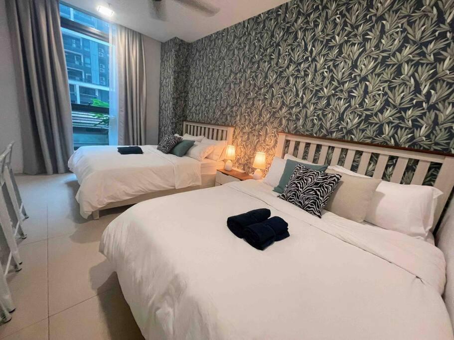 New Arcoris Mont Kiara Huge Balcony For 8 Pax 2 Bedroom -garden- Kuala Lumpur