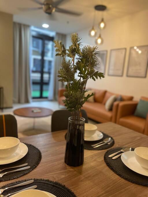 New Arcoris Mont Kiara Huge Balcony For 8 Pax 2 Bedroom -garden- Apartemen
