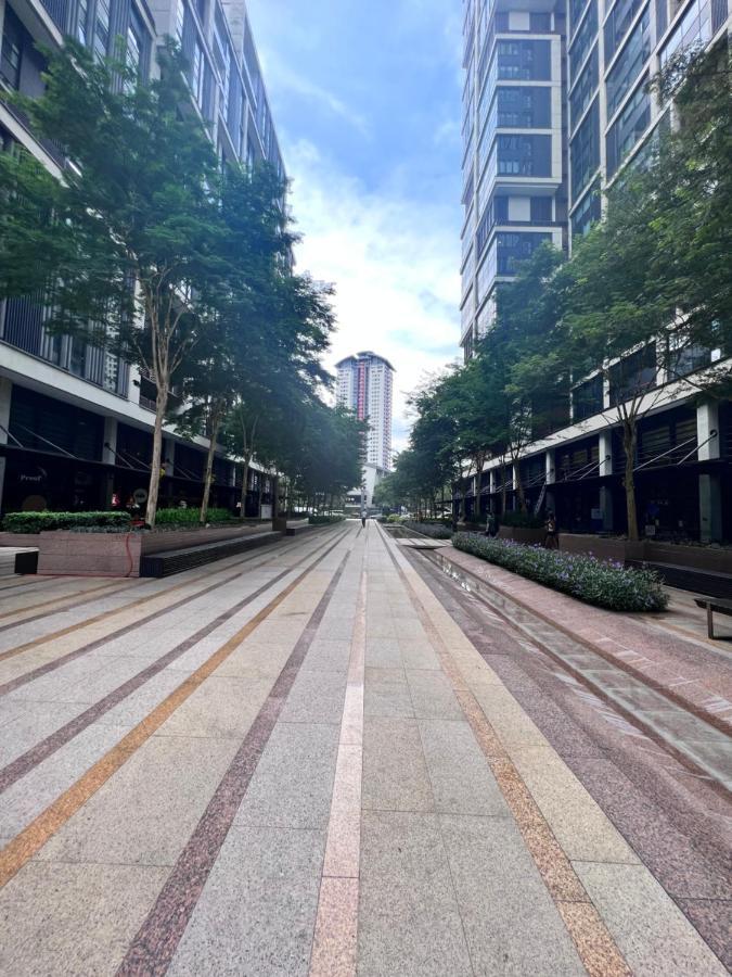 New Arcoris Mont Kiara Huge Balcony For 8 Pax 2 Bedroom -garden- * Kuala Lumpur