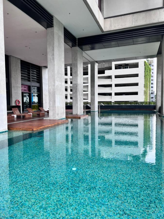 New Arcoris Mont Kiara Huge Balcony For 8 Pax 2 Bedroom -garden-