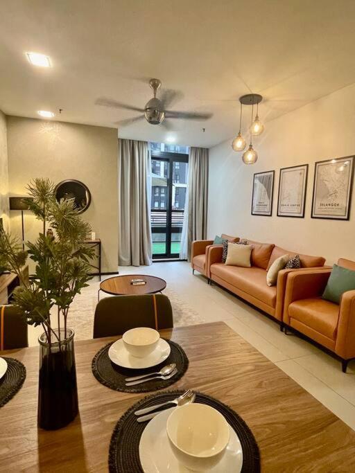 Pangsapuri New Arcoris Mont Kiara Huge Balcony For 8 Pax 2 Bedroom -garden- *