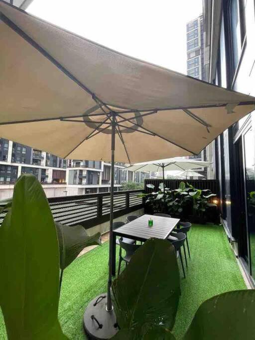 New Arcoris Mont Kiara Huge Balcony For 8 Pax 2 Bedroom -garden- Pangsapuri