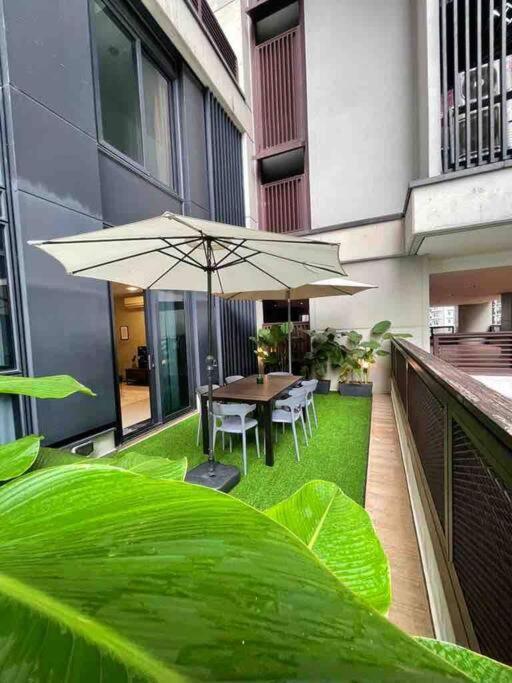 New Arcoris Mont Kiara Huge Balcony For 8 Pax 2 Bedroom -garden- Kuala Lumpur