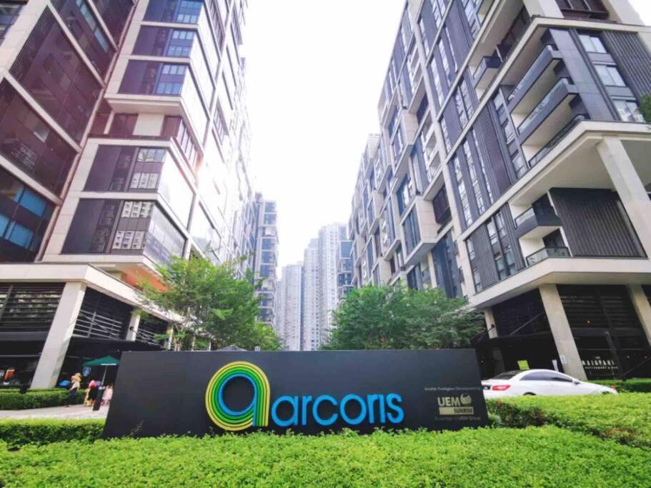 New Arcoris Mont Kiara Huge Balcony For 8 Pax 2 Bedroom -garden- Kuala Lumpur