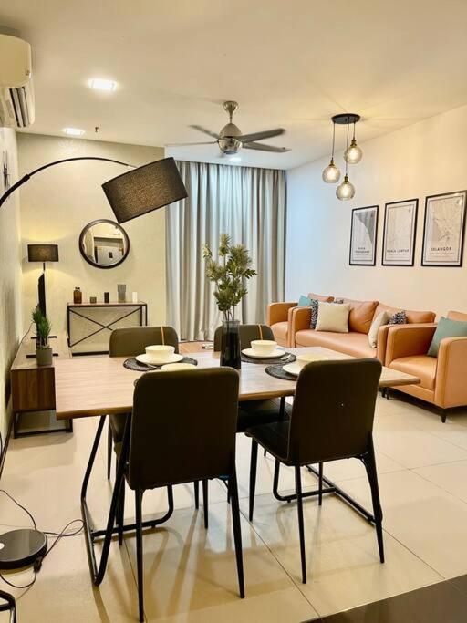 New Arcoris Mont Kiara Huge Balcony For 8 Pax 2 Bedroom -garden- Pangsapuri