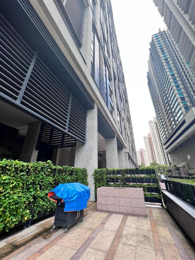 Pangsapuri New Arcoris Mont Kiara Huge Balcony For 8 Pax 2 Bedroom -garden- *